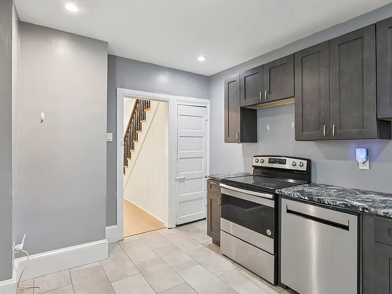 1713 Monument St — Photo 4