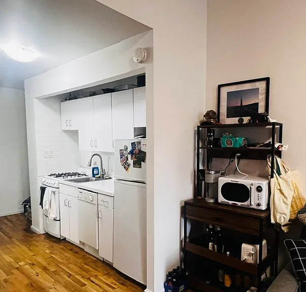 225 W 14th St #4D — Photo 5