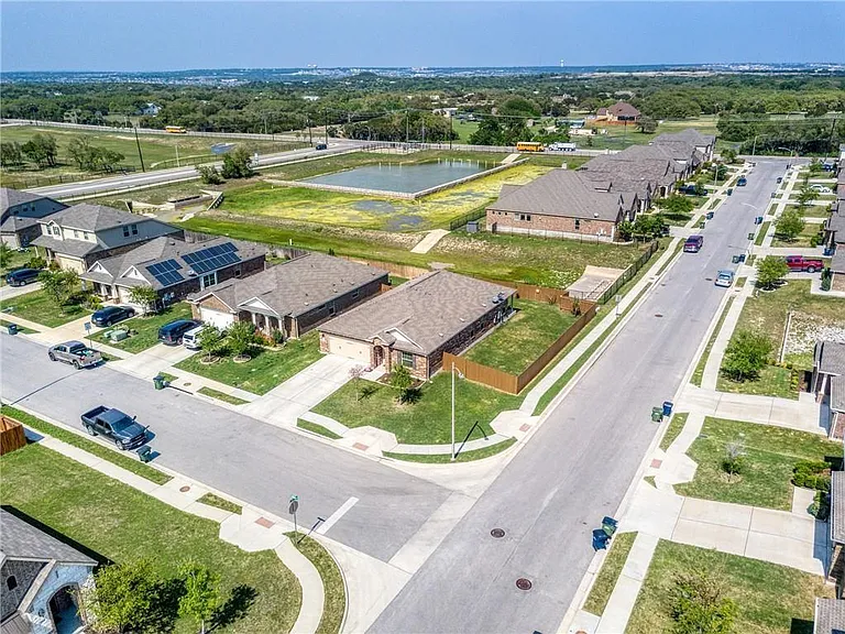 2100 Littleton Dr — Photo 33