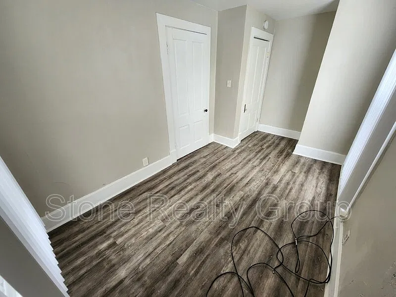 2 bed, 1.0 bath, $750 — Photo 4