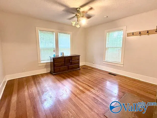 2 bed, 1.0 bath, 1202 sqft, $1,200 — Photo 4