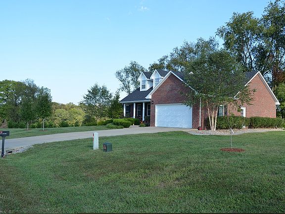5th image of 46 Village Dr