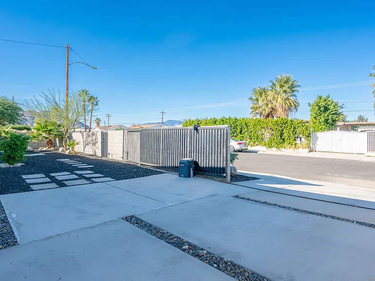 473 1/2 W Sunview Ave — Photo 40