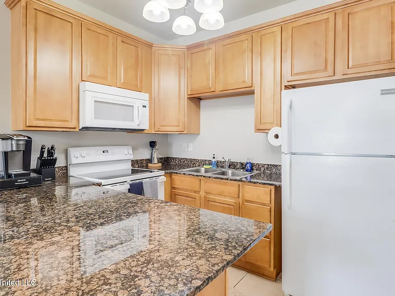 1131 Century Oaks Dr #A — Photo 7