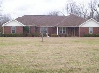 406 Green Meadows Dr, Pine Bluff, AR 71601