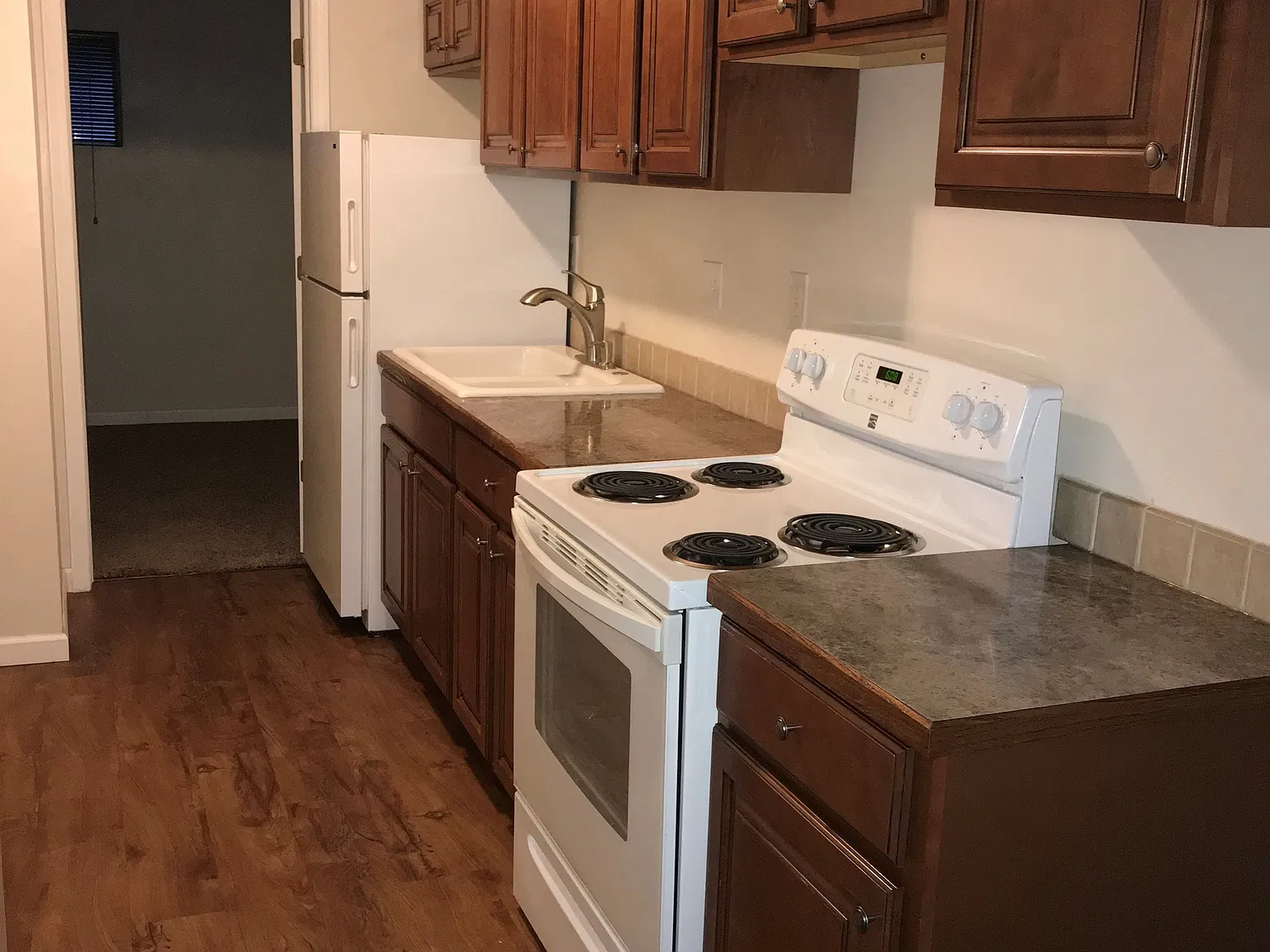 1 bed, 450 sqft, $1,050 — Photo 2