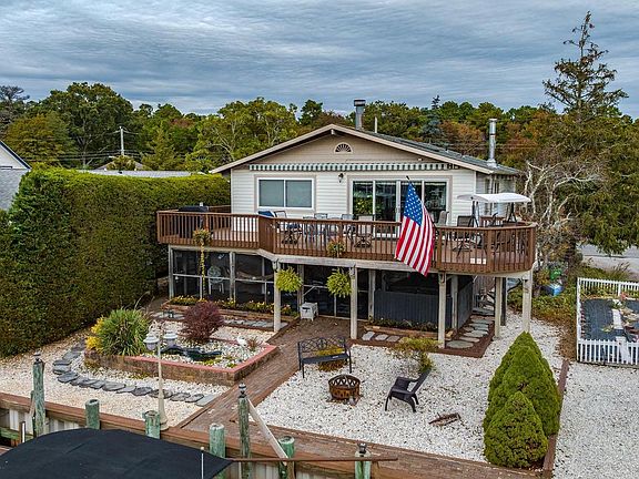 2nd image of 68 Edgewater Dr
