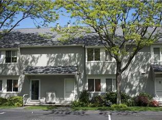 8 Whiffletree Ln, Riverside, CT 06878