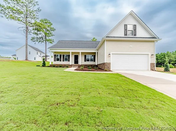 46 Poplar Dr, Spring Lake, NC 28390