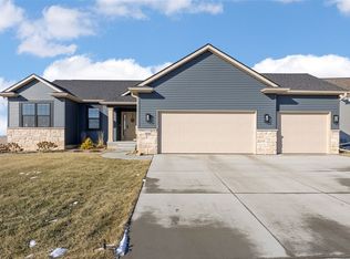 2028 Royal Oak Ridge Rd, Marion, IA 52402