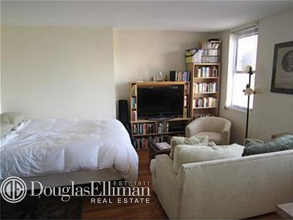 2nd image of 248 Henry St APT 4R