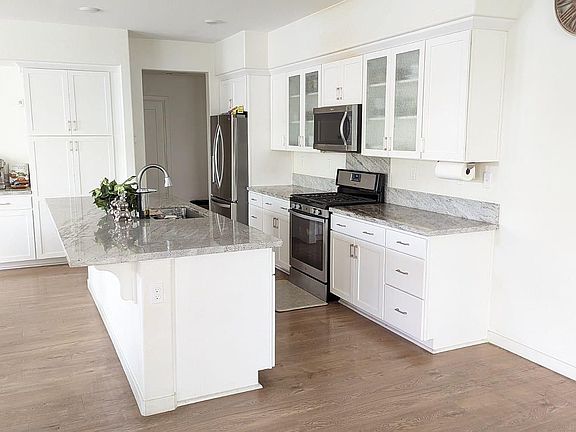5th image of 37636 Breakers Rd