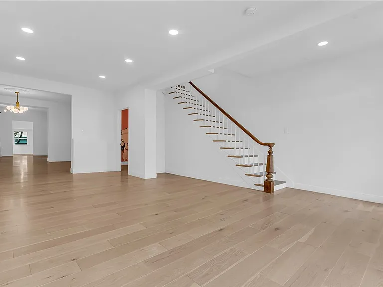 1714 Bagley St — Photo 4