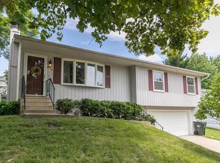 1713 27th St NW, Cedar Rapids, IA 52405