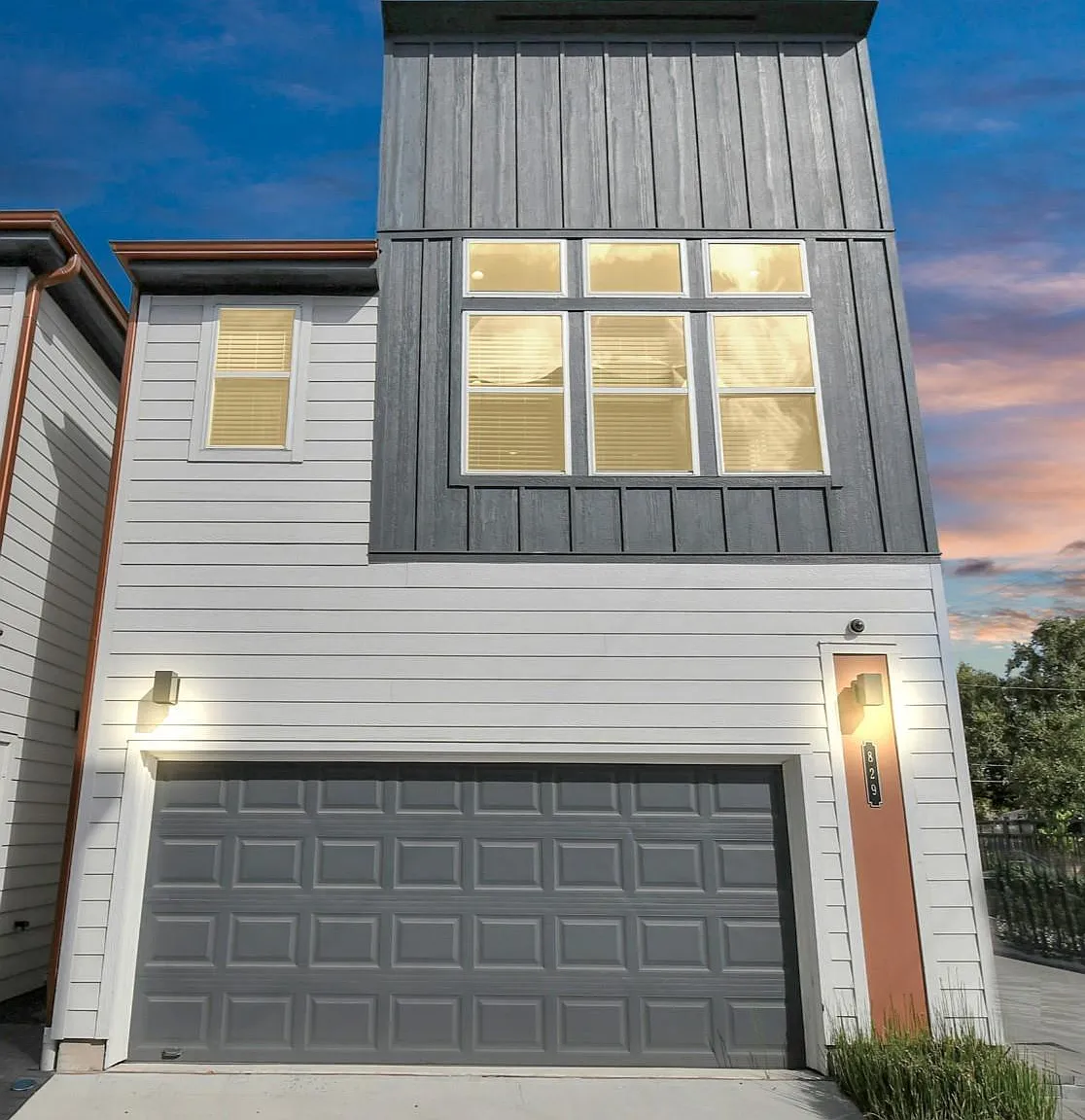 3 bed, 2.5 bath, 1365 sqft, $2,200 — Photo 2