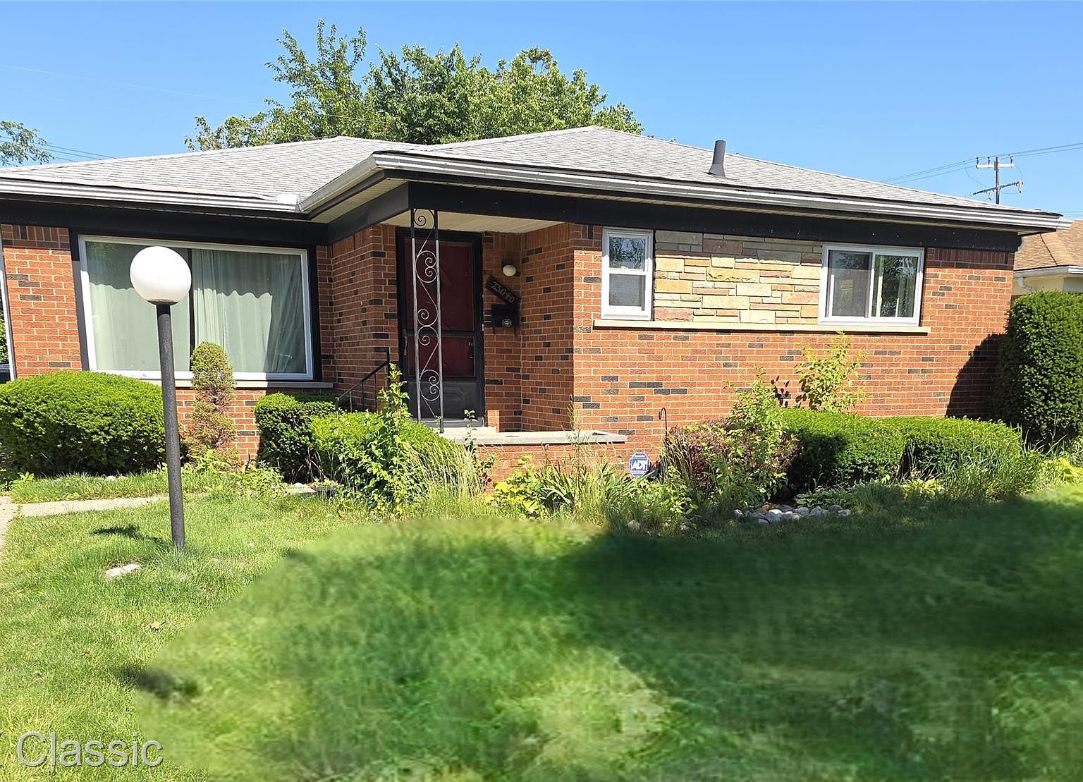 23040 Beverly St, Oak Park, MI 48237