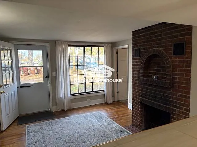 305 1st Ave S #1 — Photo 9