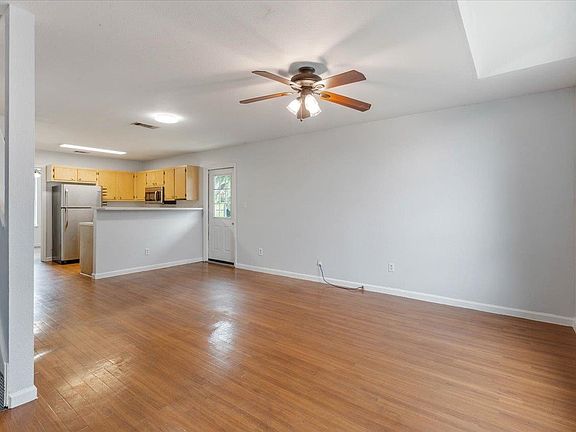 5th image of 2209 Timberwood Cir S