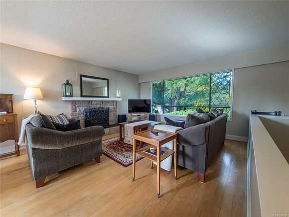 5th image of 2444 Seine Rd