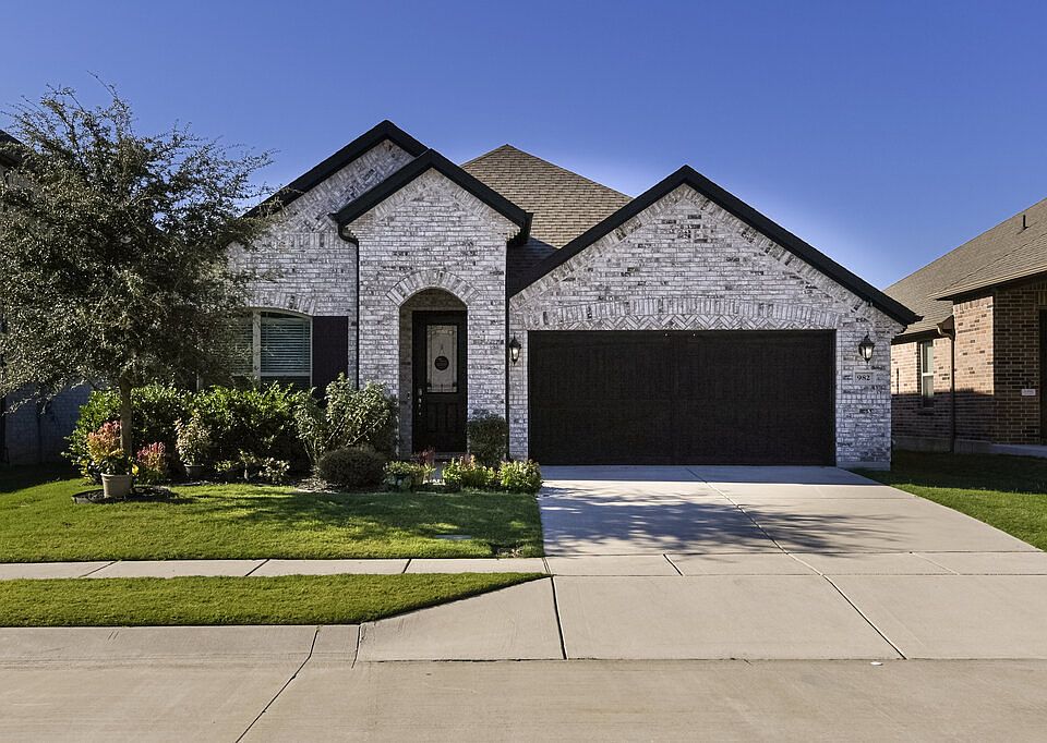1st image of 982 E Villas Ct