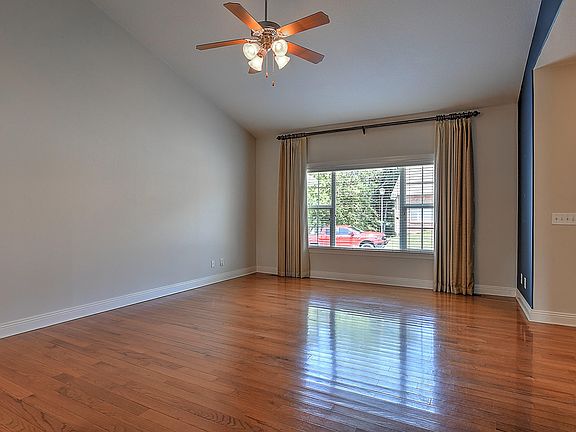 5th image of 228 Radford Dr #228