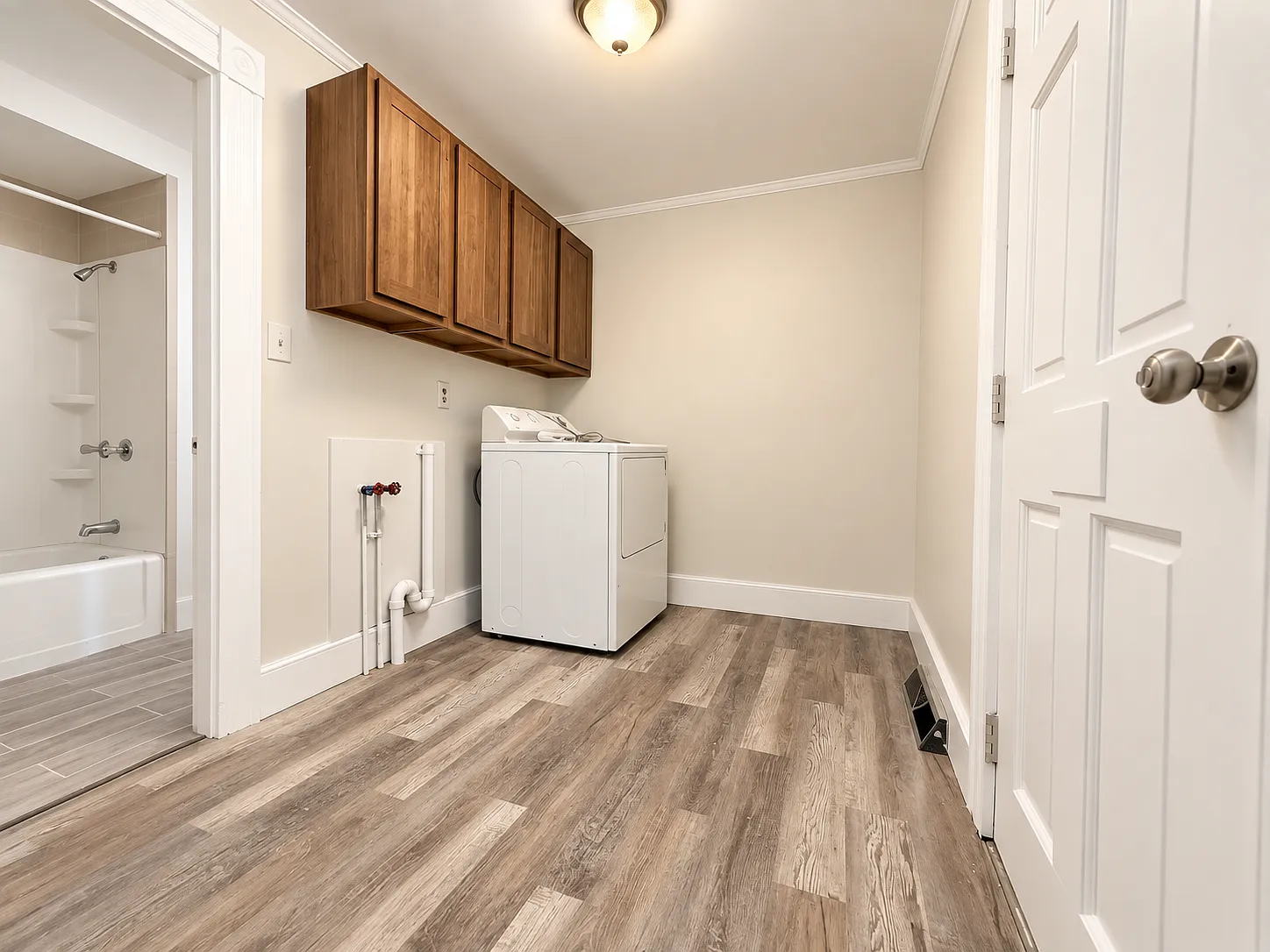 3 bed, 1100 sqft, $2,995 — Photo 3