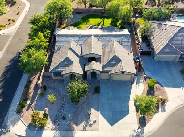 2830 S RIATA Court, Gilbert, AZ 85295