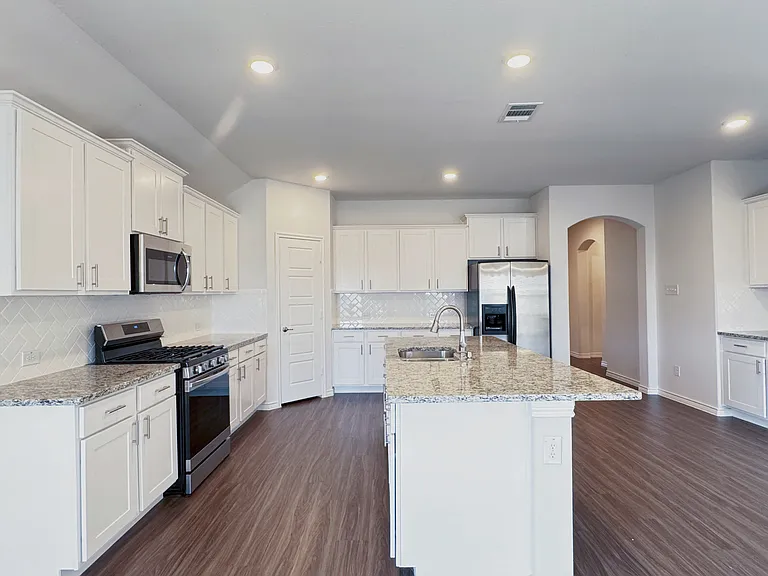 905 Berry St — Photo 5