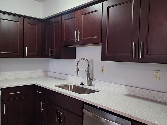 5th image of 217 Greenbrier Ave