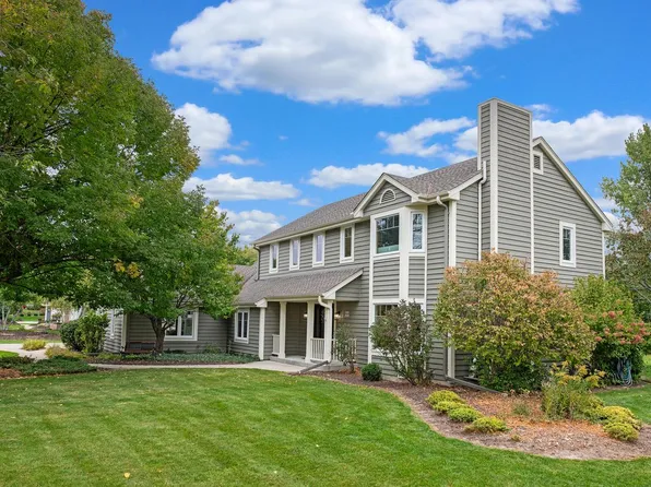 W291N3814 Round Hill CIRCLE, Pewaukee, WI 53072