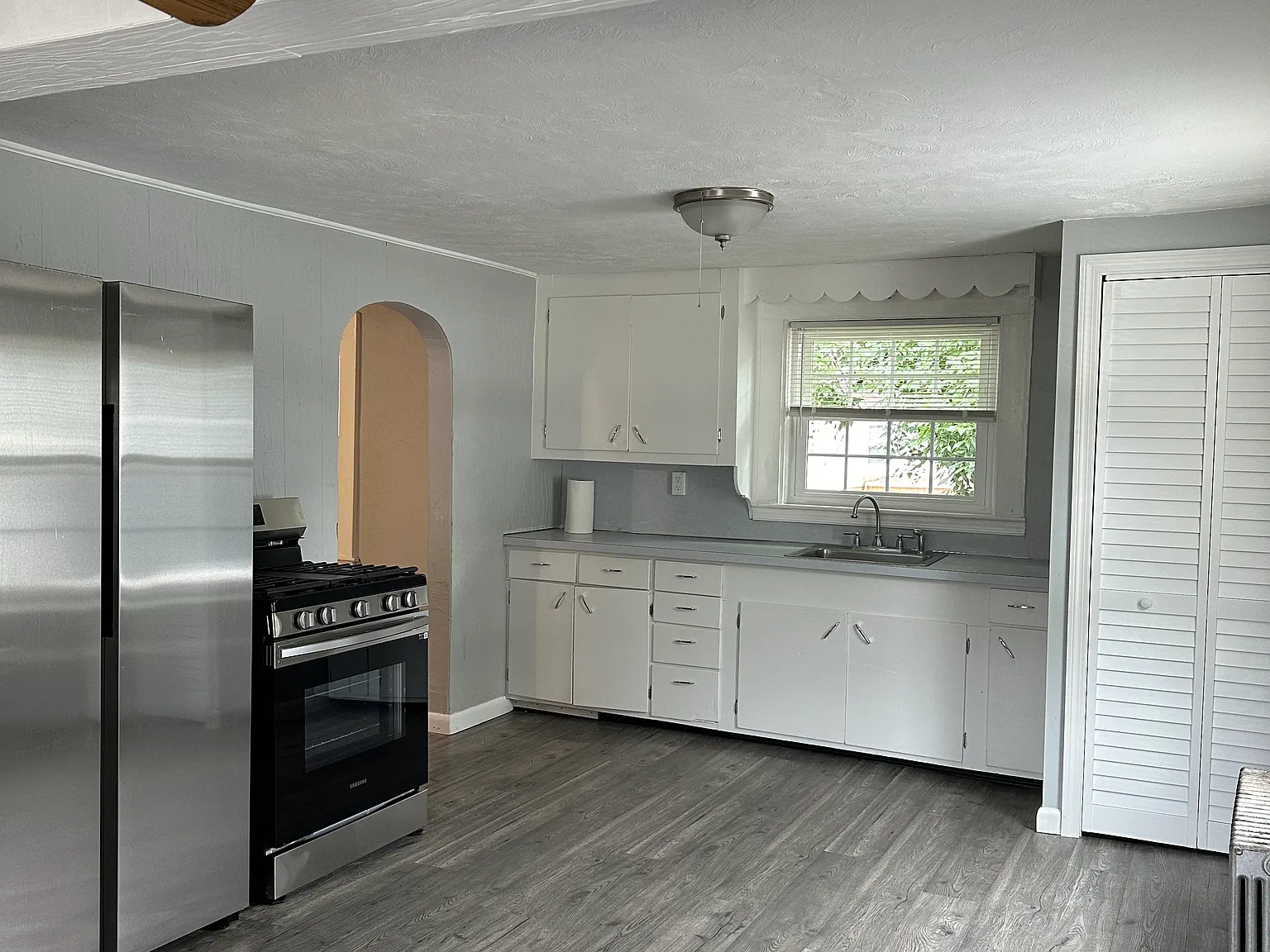 3 bed, 1.5 bath, 1200 sqft, $2,295 — Photo 3