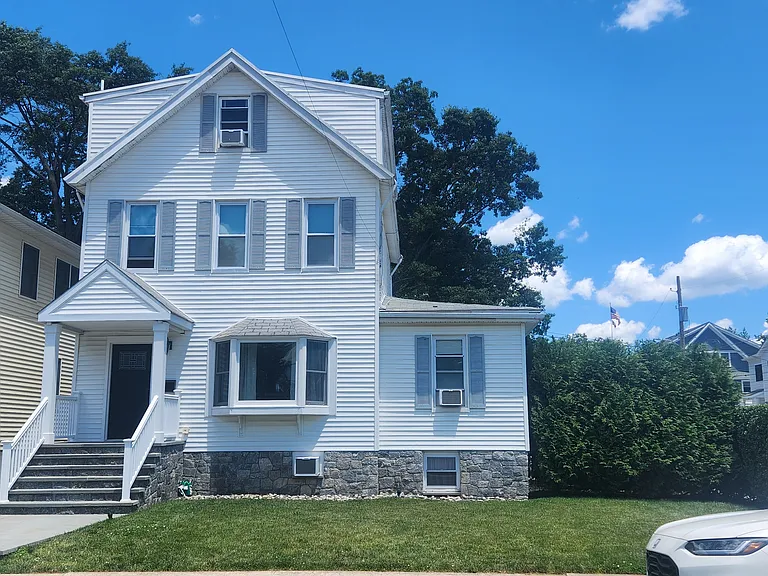 33 Oak St #3 — Photo 1