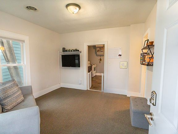 3rd image of 326 W Claflin Ave