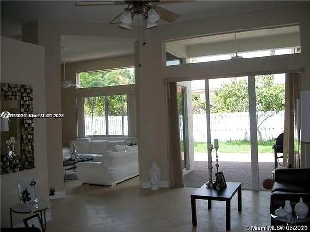 1290 Camellia Ln — Photo 2