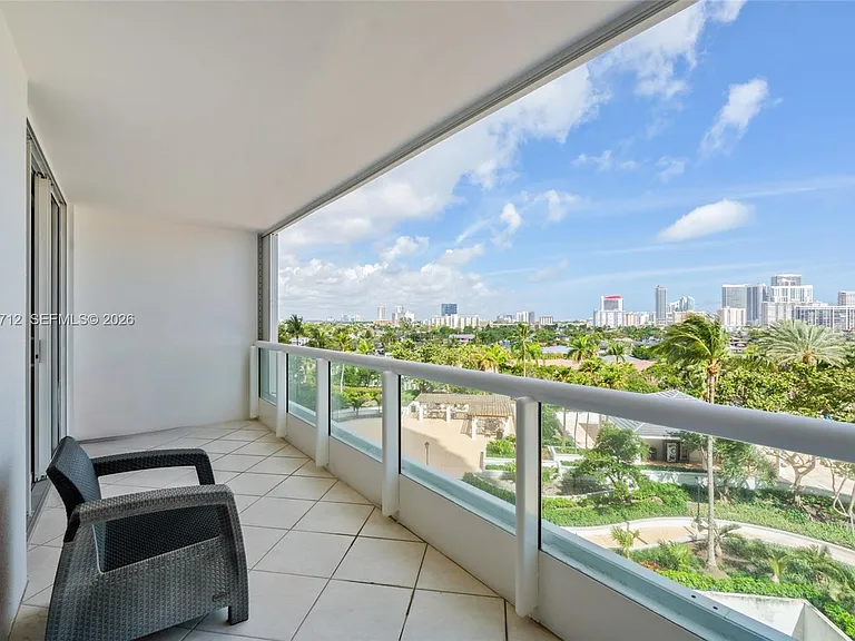 21205 Yacht Club Dr #805 — Photo 22