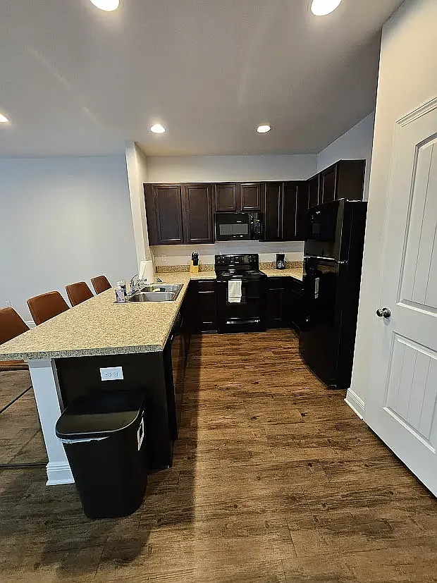 3 bed, 2.5 bath, 1514 sqft, $1,755 — Photo 3