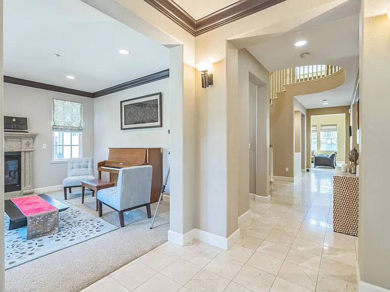 152 Laurelwood Dr — Photo 5