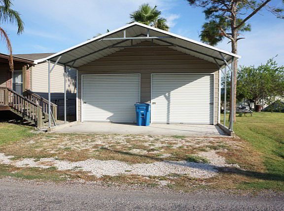 3rd image of 801 W Jefferson Ave