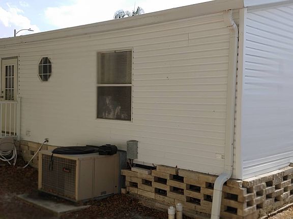 5th image of 188 Charlotte Cir E