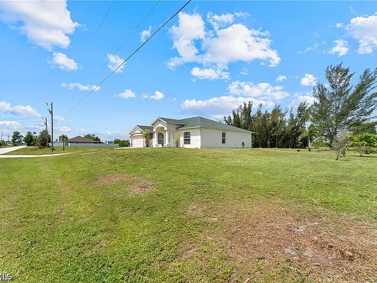 1240 NW 22nd Pl — Photo 3