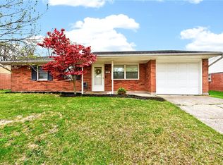 2812 Pinegrove Dr, Dayton, OH 45449