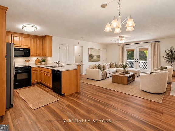 3rd image of 313 Hawthorne Dr