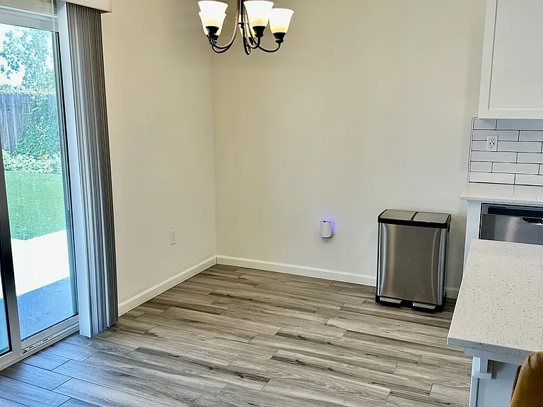 677 Country Pl — Photo 19