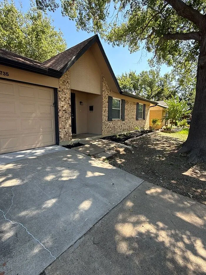 3 bed, 2.0 bath, 1130 sqft, $2,095 — Photo 2
