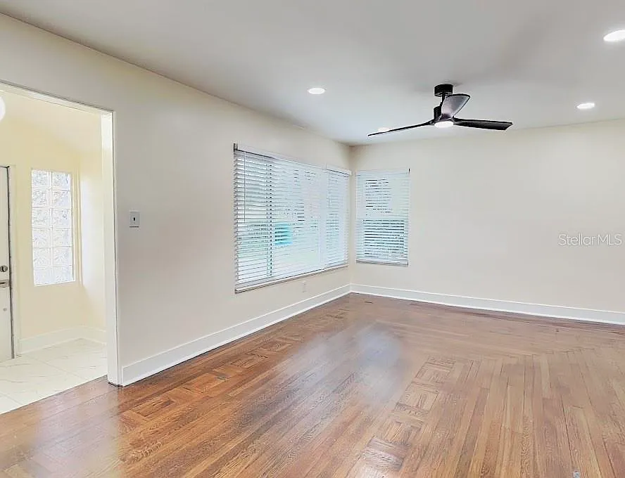 2 bed, 940 sqft, $2,050 — Photo 4