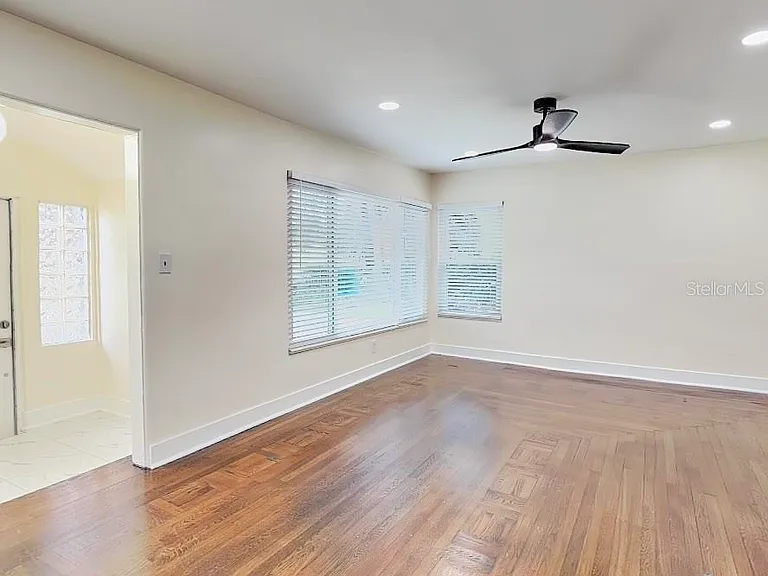 270 W Pineloch Ave — Photo 4