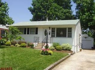 285 Maple Dr, Florissant, MO 63031