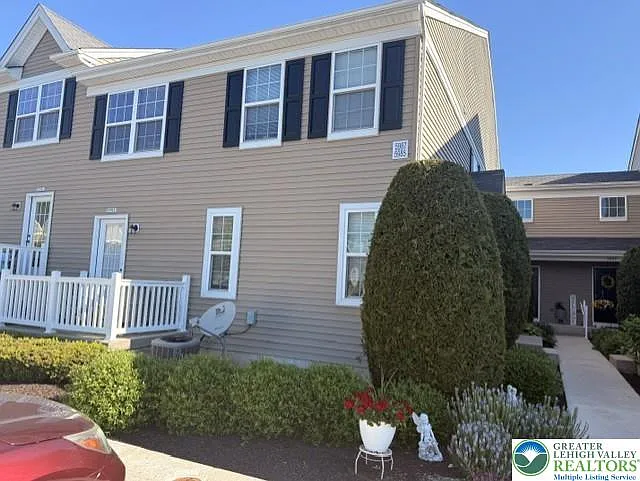 5985 Valley Forge Dr — Photo 2