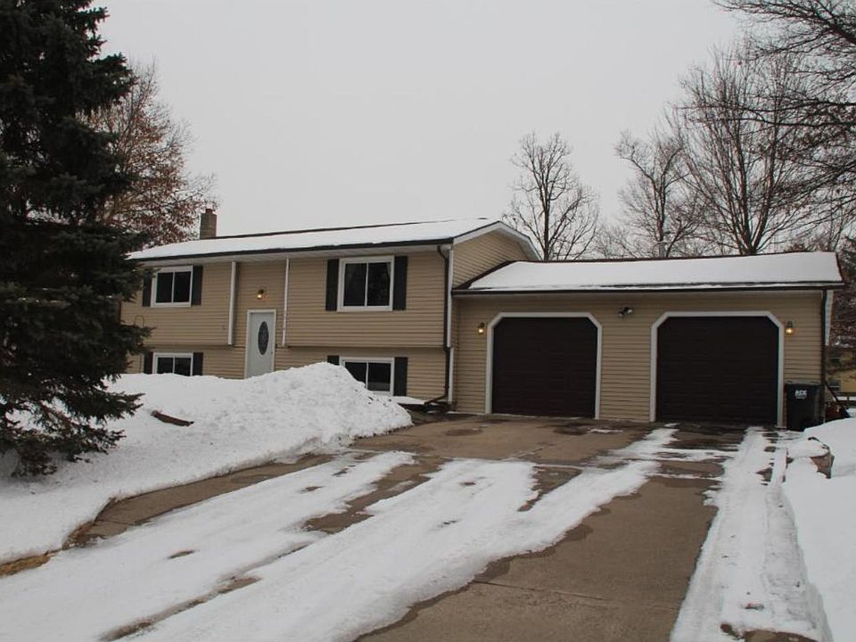 1st image of 1714 207th Ln NE