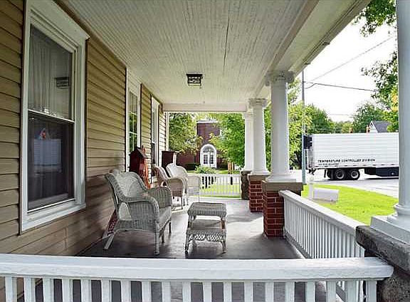2nd image of 469 E Oak St